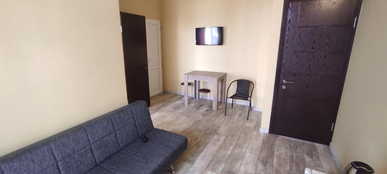 Femily Hotel In Batumi Mareti Str 2 Esterno foto