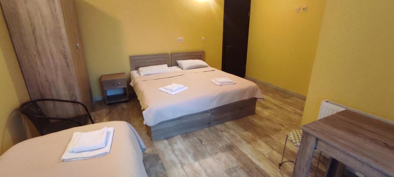 Femily Hotel In Batumi Mareti Str 2 Esterno foto
