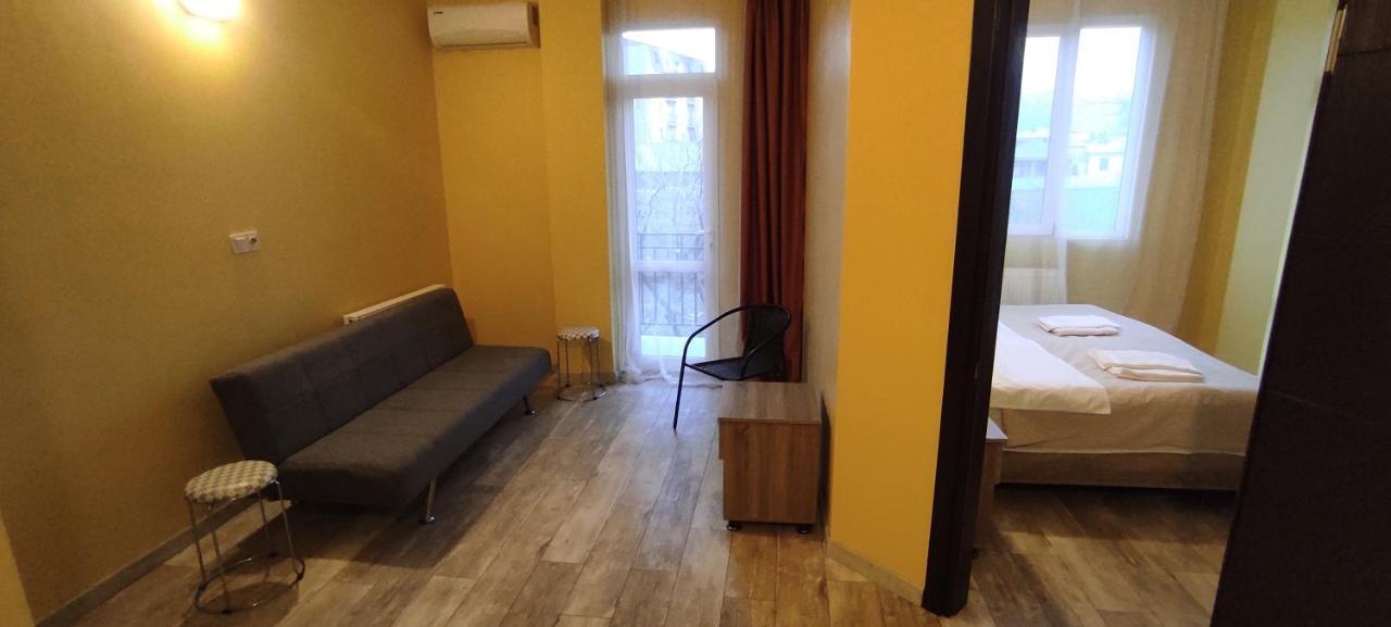 Femily Hotel In Batumi Mareti Str 2 Esterno foto