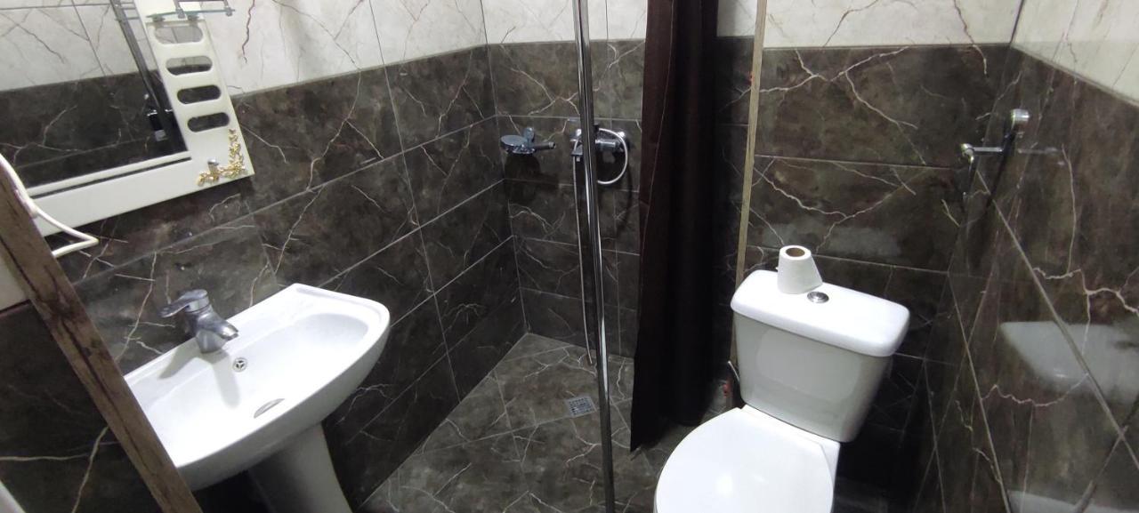 Femily Hotel In Batumi Mareti Str 2 Esterno foto