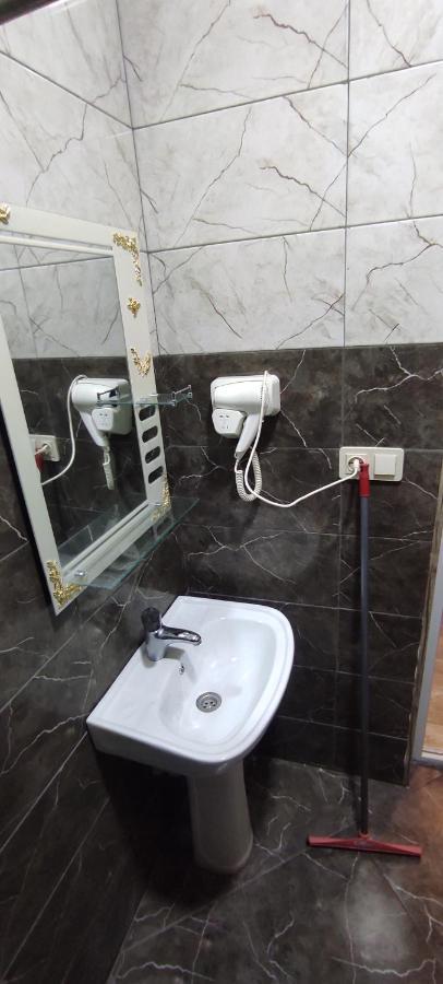 Femily Hotel In Batumi Mareti Str 2 Esterno foto