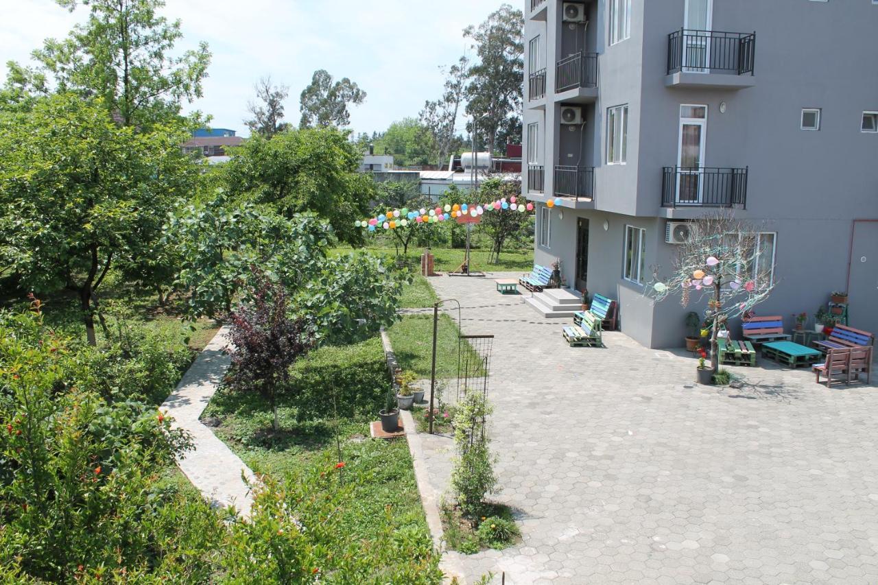 Femily Hotel In Batumi Mareti Str 2 Esterno foto