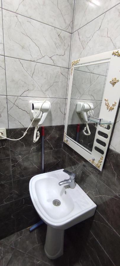 Femily Hotel In Batumi Mareti Str 2 Esterno foto