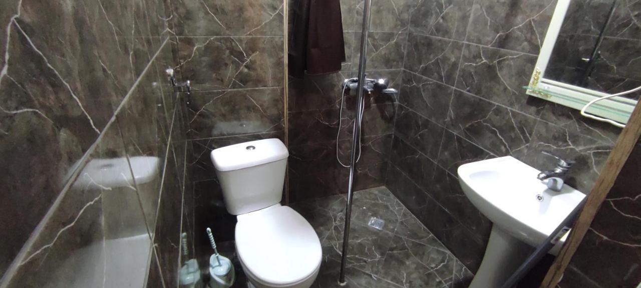 Femily Hotel In Batumi Mareti Str 2 Esterno foto