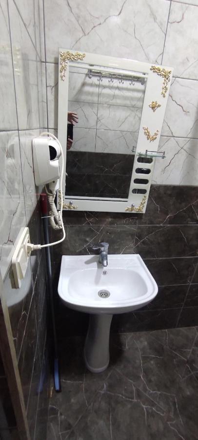 Femily Hotel In Batumi Mareti Str 2 Esterno foto