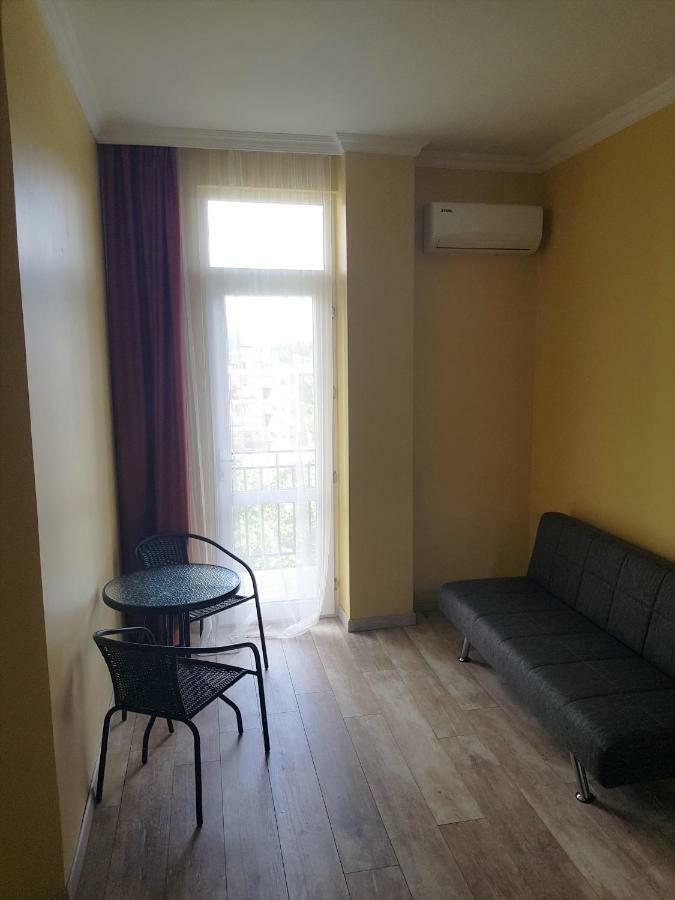 Femily Hotel In Batumi Mareti Str 2 Esterno foto