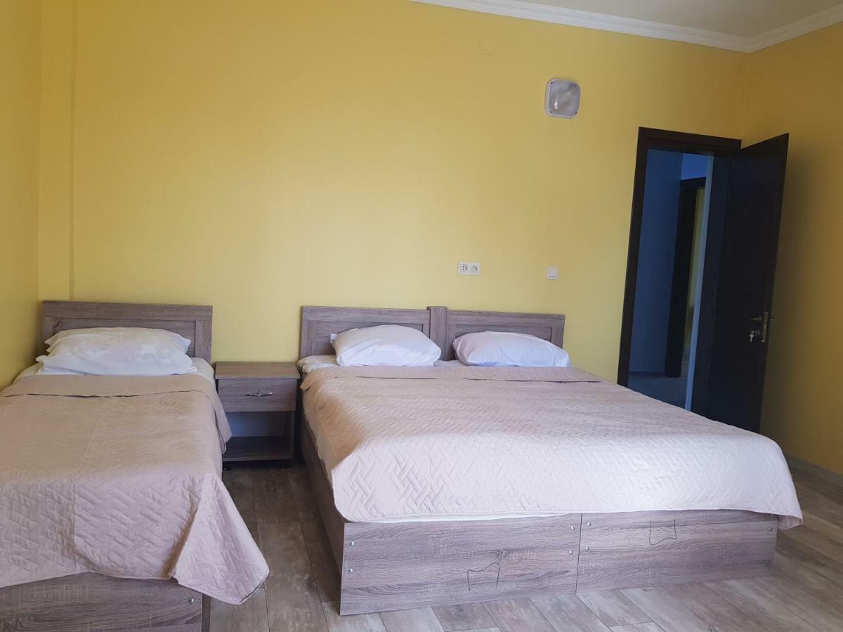 Femily Hotel In Batumi Mareti Str 2 Esterno foto