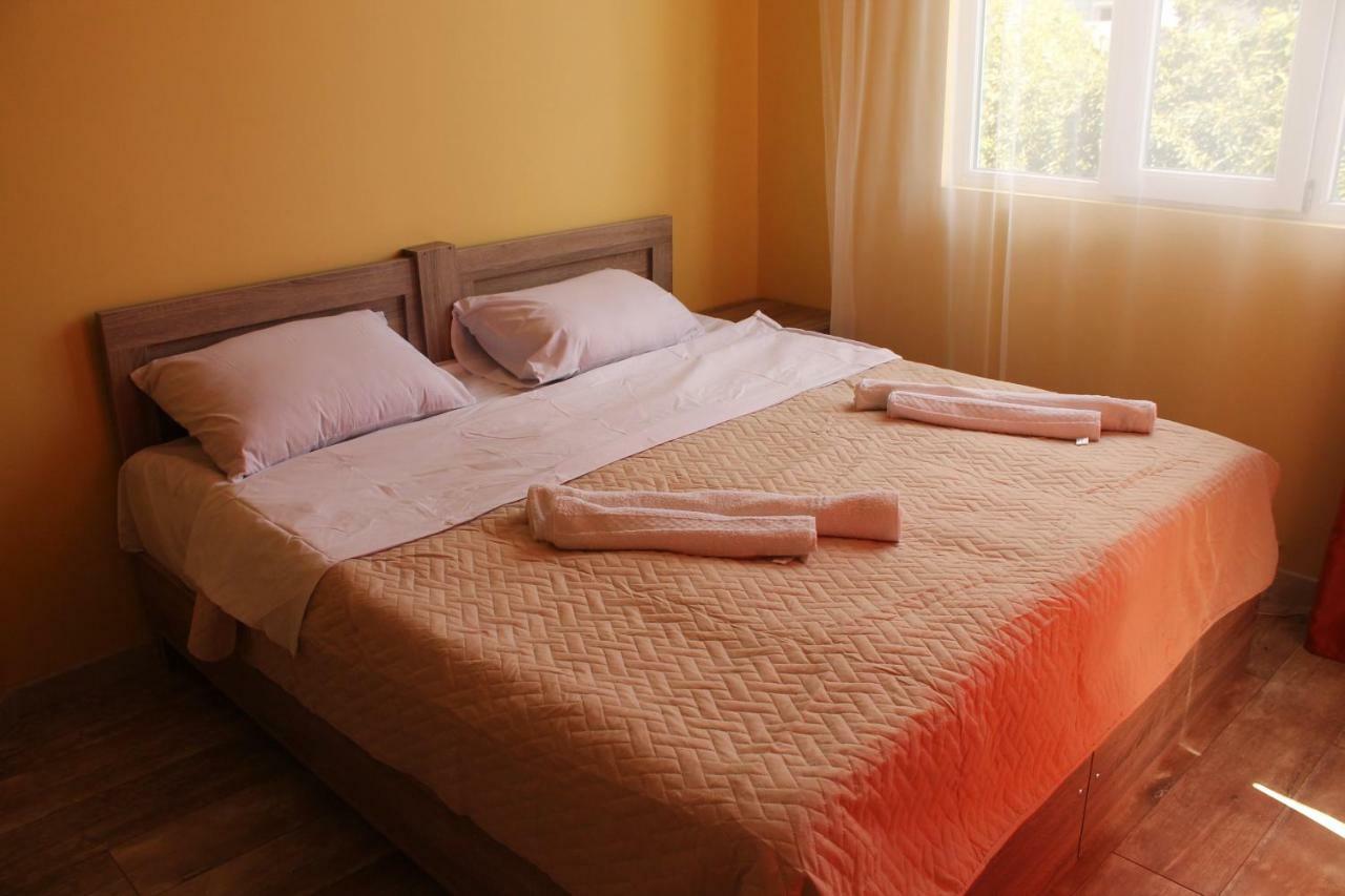 Femily Hotel In Batumi Mareti Str 2 Esterno foto