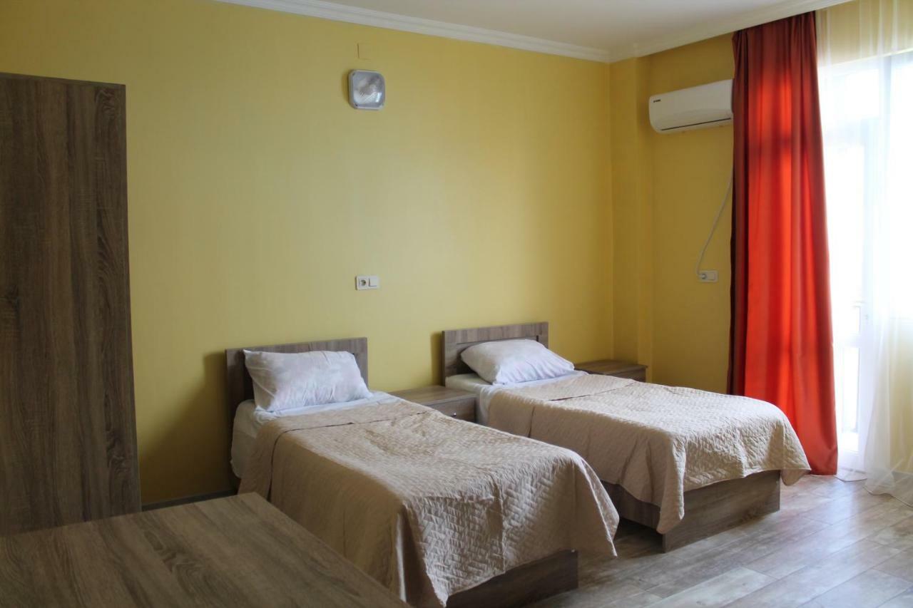 Femily Hotel In Batumi Mareti Str 2 Esterno foto