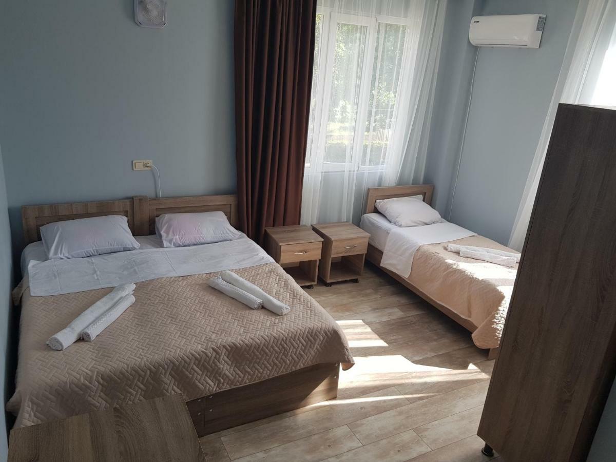 Femily Hotel In Batumi Mareti Str 2 Esterno foto